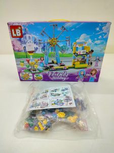 LB Friends Holiday lego set 433+pcs  (LB8101) - Image 2